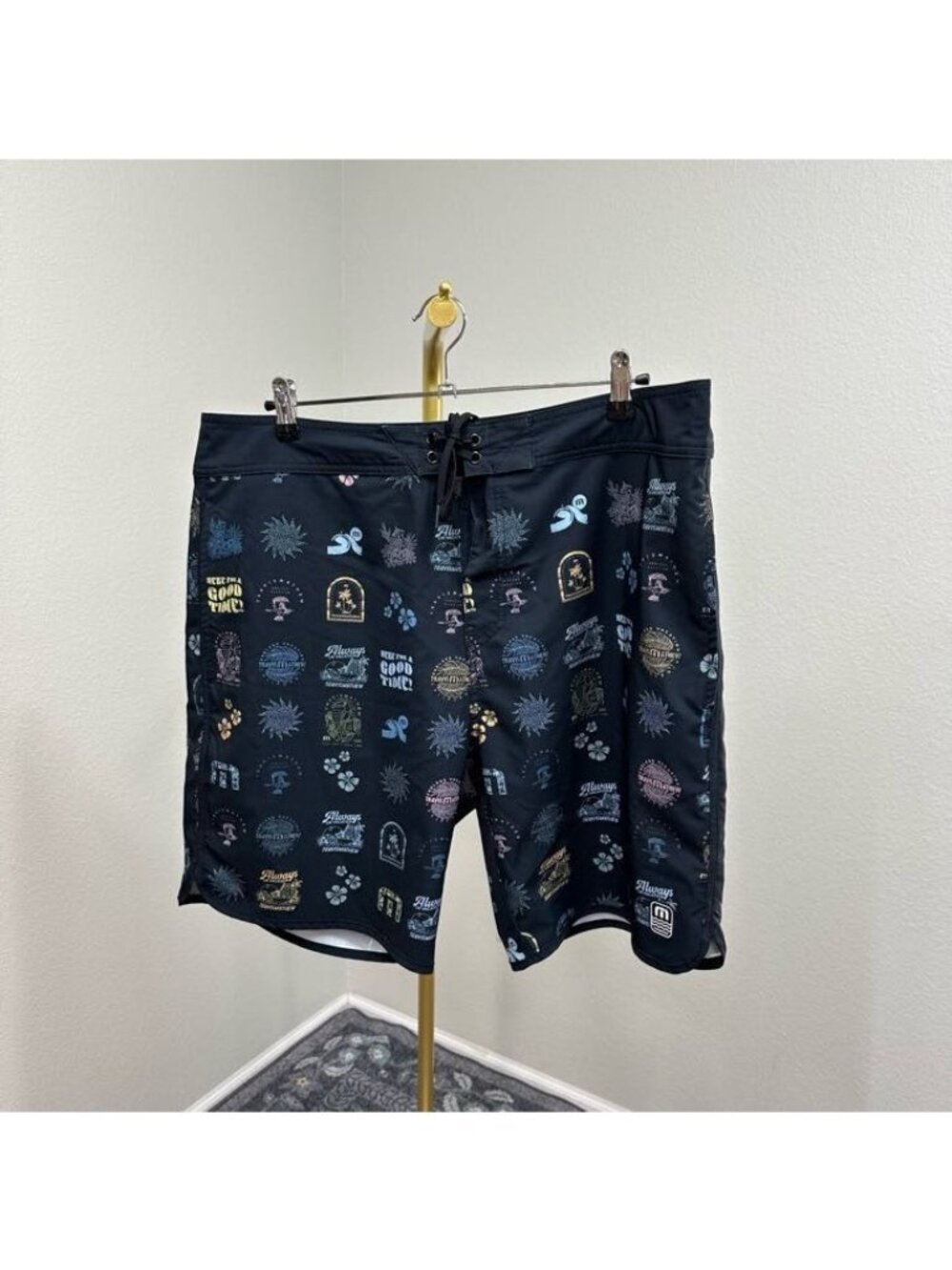 Travis Mathew Long Boarders Board Shorts All Over Logo Print Swim Mens Size 38